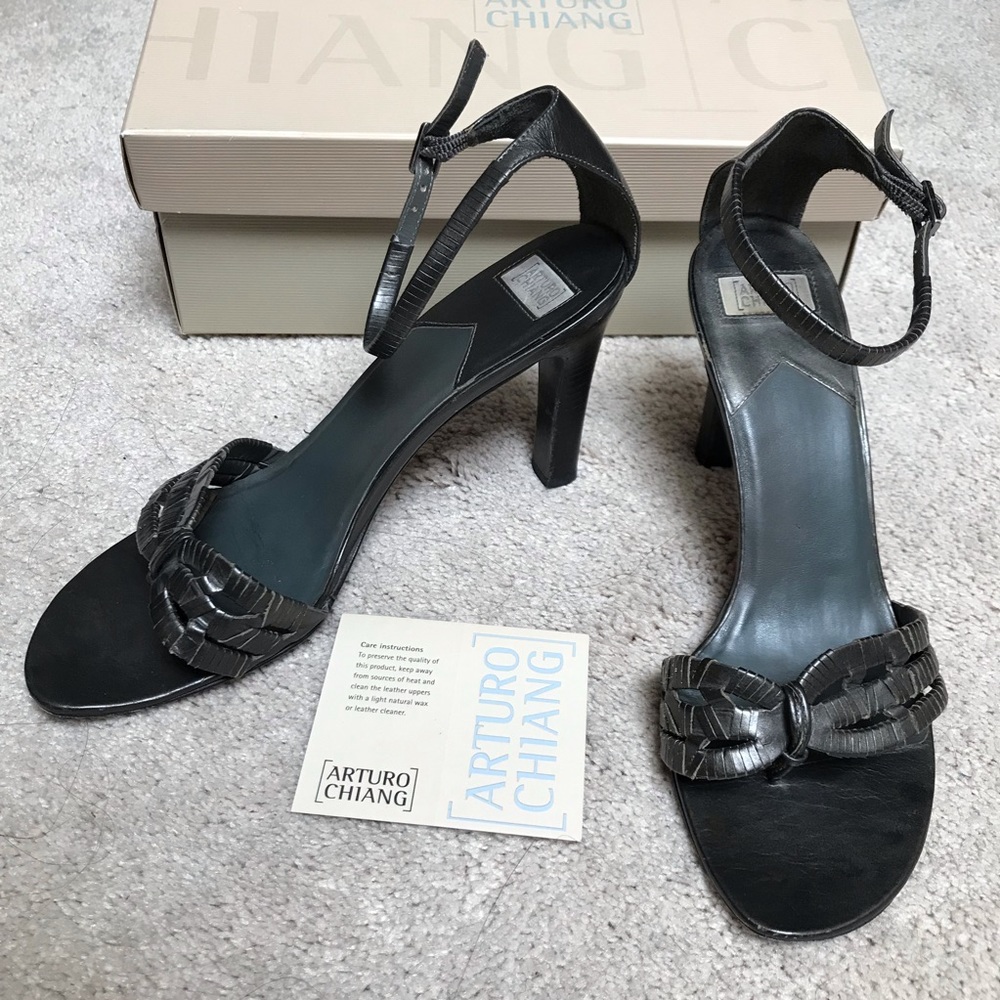 Arturo Chiang Leather Sandals